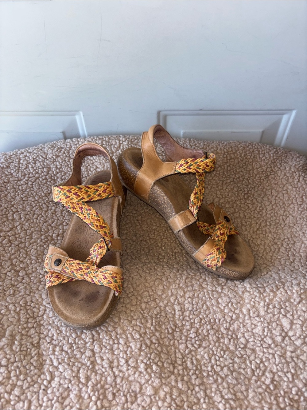 Taos Trulie braided strap sandals size 7